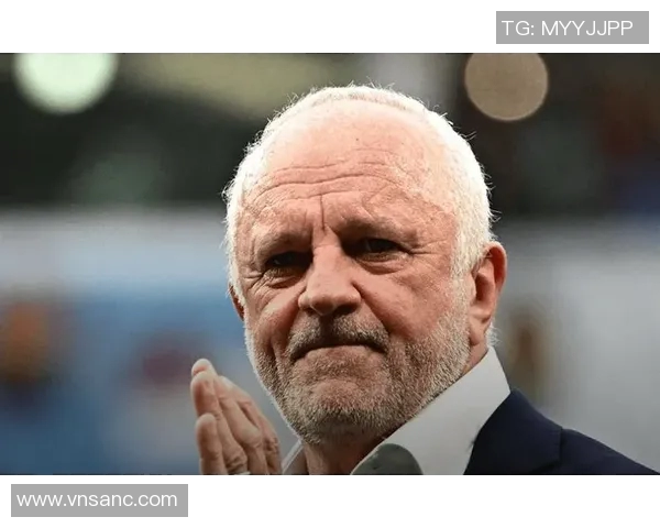 足球明星被打脸的那些瞬间揭示了光环背后的真实与无奈